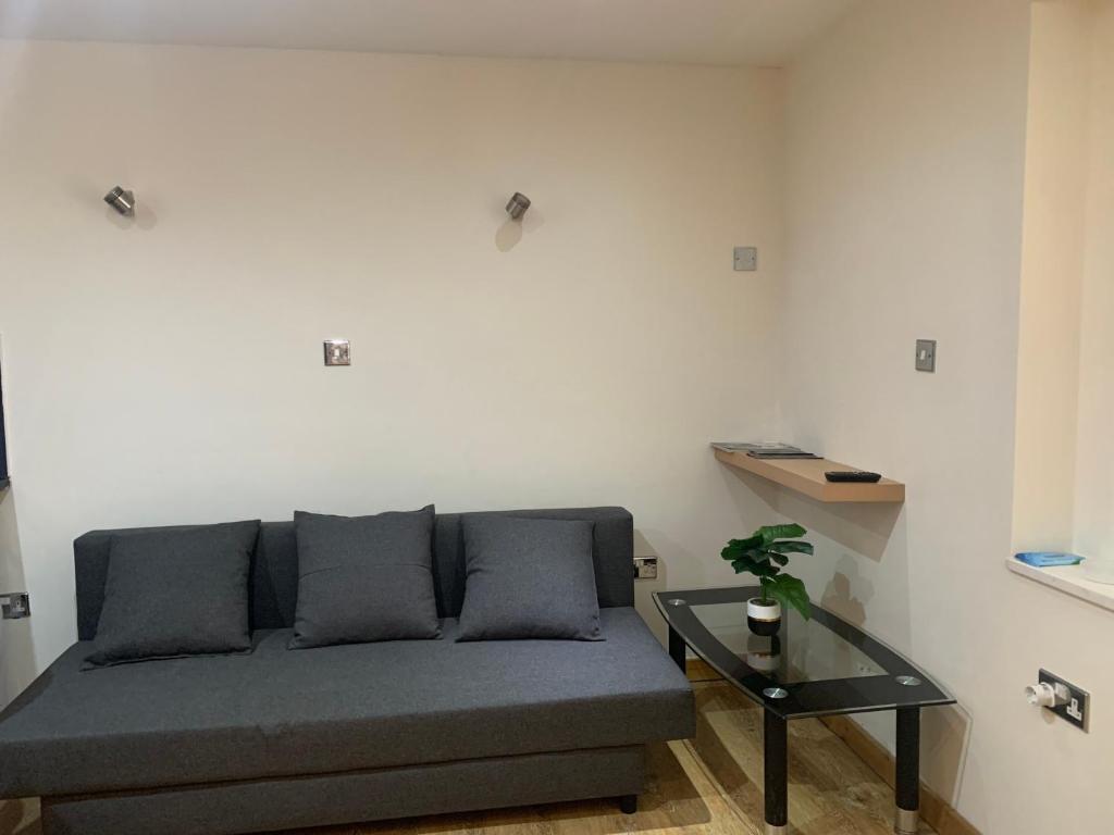 Theodoros Apt.22