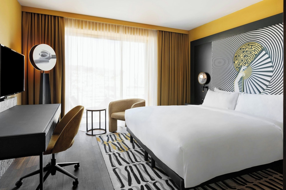 Renaissance Zurich Tower Hotel