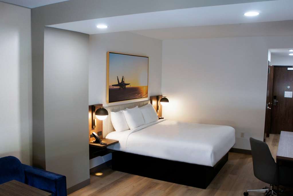 La Quinta Inn & Suites by Wyndham Manchester Arnold AFB - photo 12