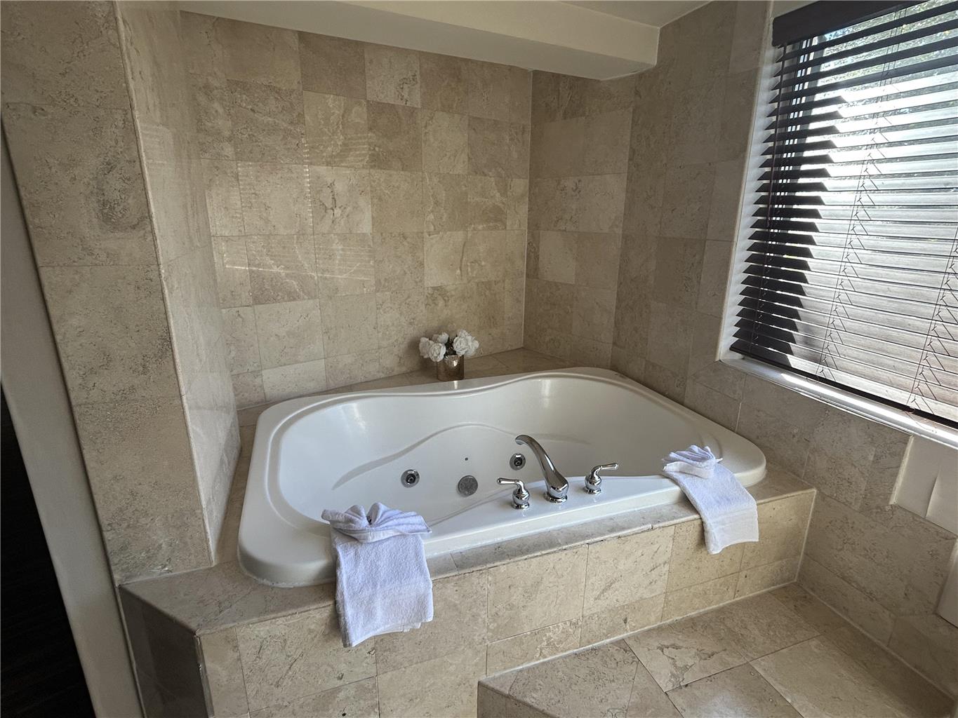 Best Western Premier Plainview Long Island Hotel - photo 11