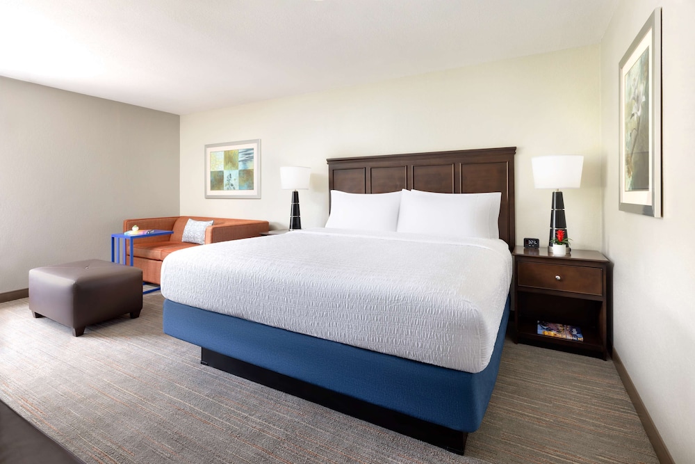 Hampton Inn Naples Central - photo 15