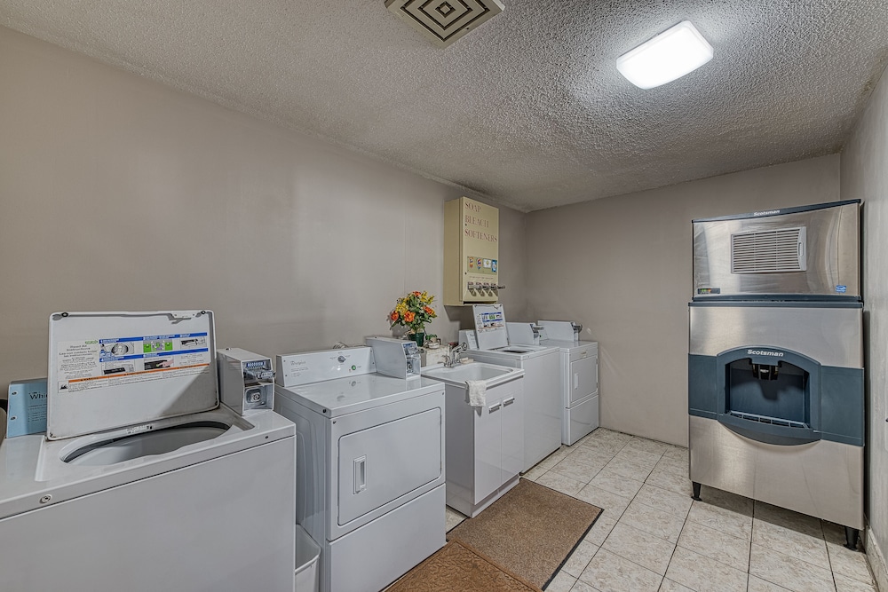 American Inn and Suites Dundee - photo 30