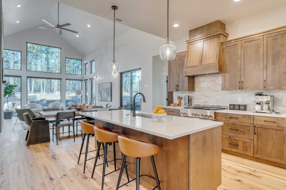 Grand Fir by Avantstay Hot Tub and Firepit in Bend, United States