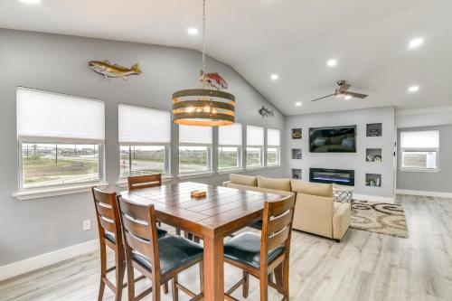 Modern Freeport Home with Views Walk to Beach — 4-Star Luxury Hotel in Freeport, United States