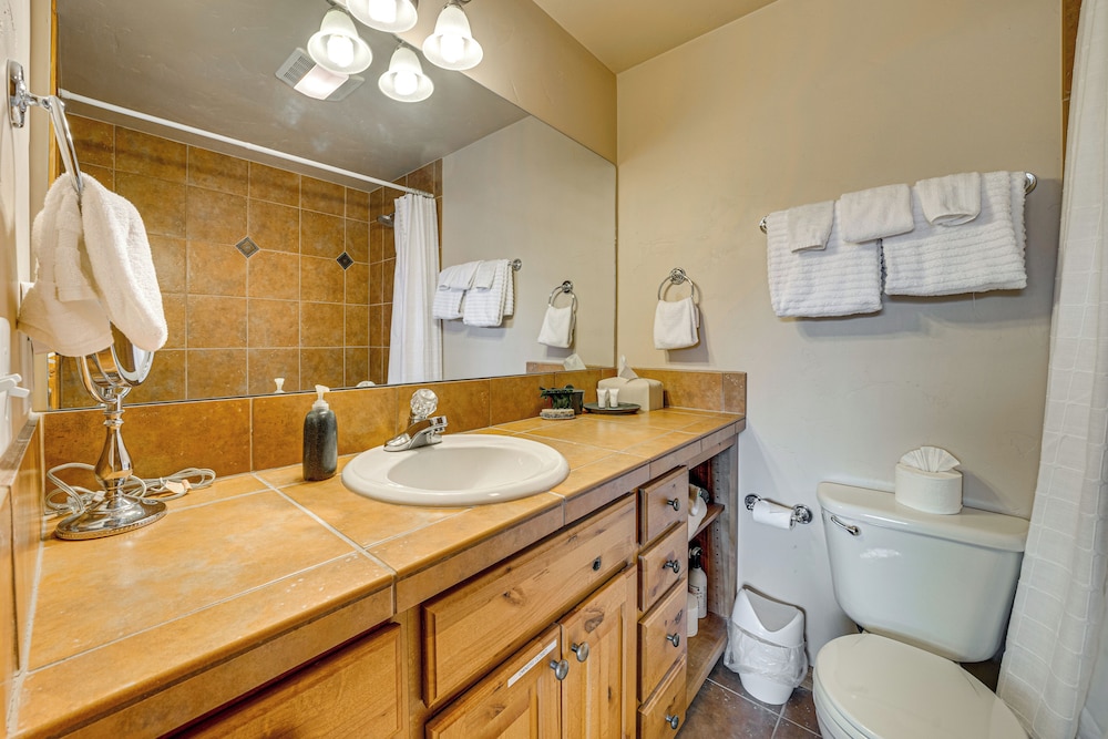 6 Mi to Winter Park Resort Townhome with Hot Tub - photo 14