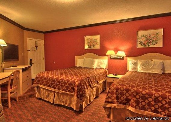 Rodeway Inn Capitol - photo 14