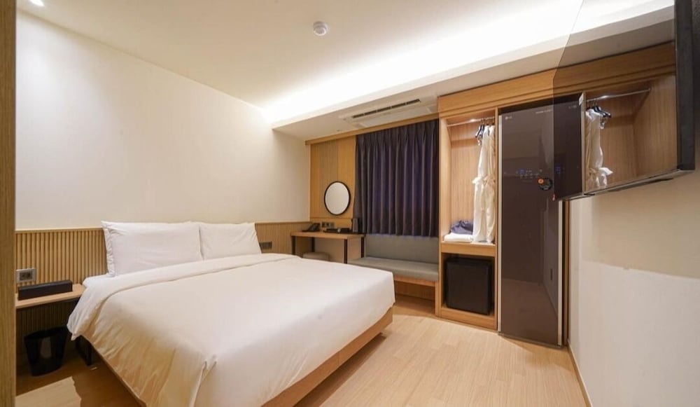 The van stay - last minute hotel in Busan