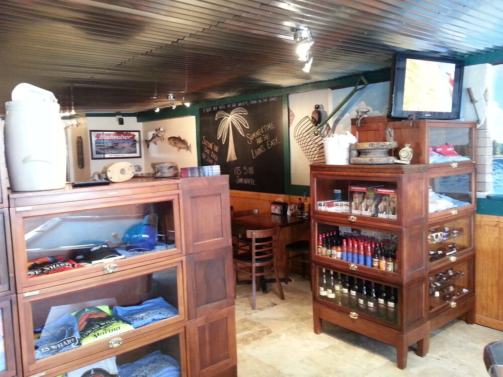 Lowes Wharf Marina Inn - photo 10