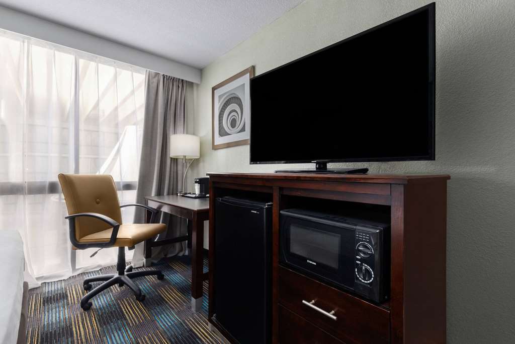 SureStay Plus Hotel by Best Western Kansas City Northeast - photo 29