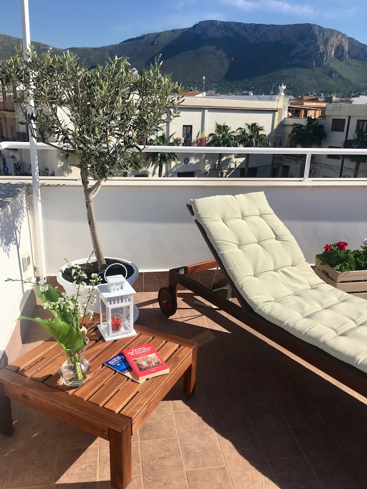 Alto Giardino B&B — 4-Star Luxury Hotel in Terrasini, Italy