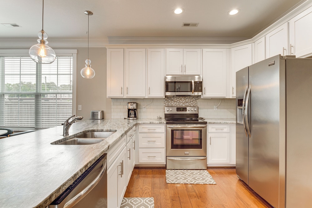 Modern Virginia Beach Retreat in Resort District - photo 7