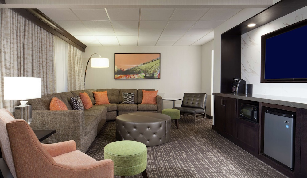 Embassy Suites by Hilton Philadelphia Airport - photo 27
