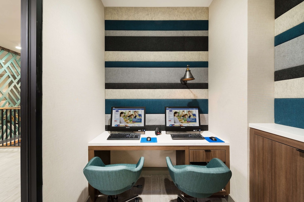 Hampton Inn & Suites Miami Wynwood Design District - photo 42
