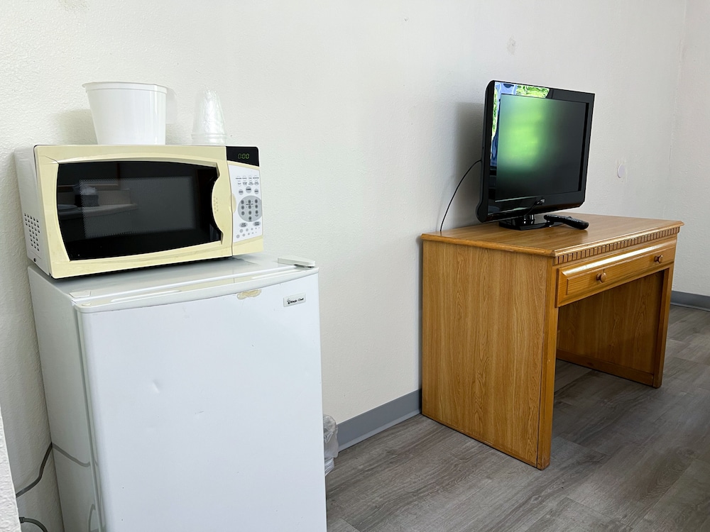 The Junction Hotel and Hostel - photo 20