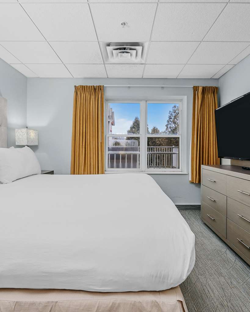 Cherry Tree Inn & Suites - photo 4
