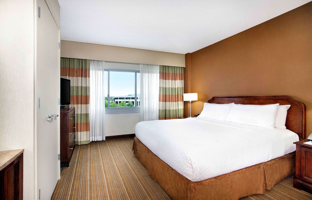 Embassy Suites by Hilton Parsippany - photo 13