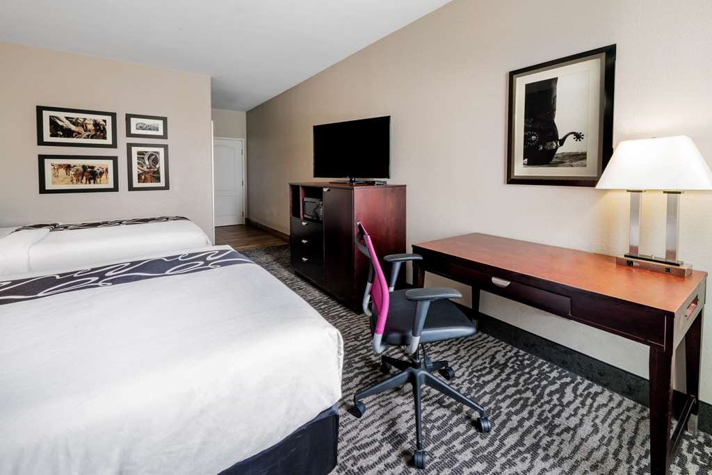 La Quinta Inn & Suites by Wyndham DFW Airport West Bedford - photo 14
