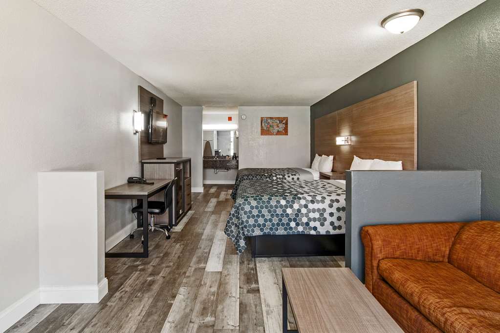 Econo Lodge And Suites Bricktown - photo 14