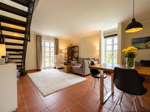 Feriendorf Rugana Komfortplus Appartement mit 2 Schlafzimmern und Terrasse D32 — 4-Star Luxury Hotel in Dranske, Germany