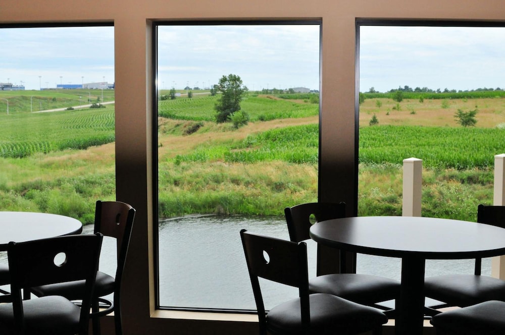 Cobblestone Inn & Suites Newton - photo 27