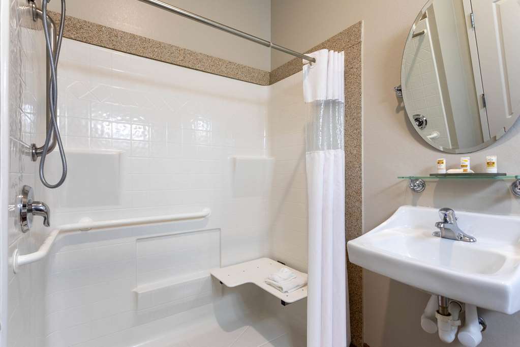 La Quinta Inn & Suites by Wyndham Huntsville Airport Madison - photo 13
