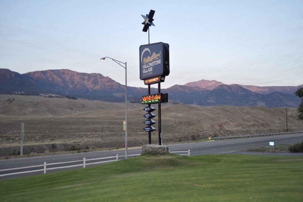 Yellowstone Village Inn and Suites - photo 32