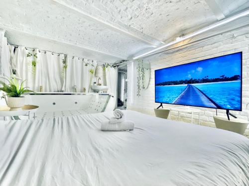 9 Mykonos Spa Balnéothérapie espace aménagé privatif avec Lit Double — hotel in Tourcoing