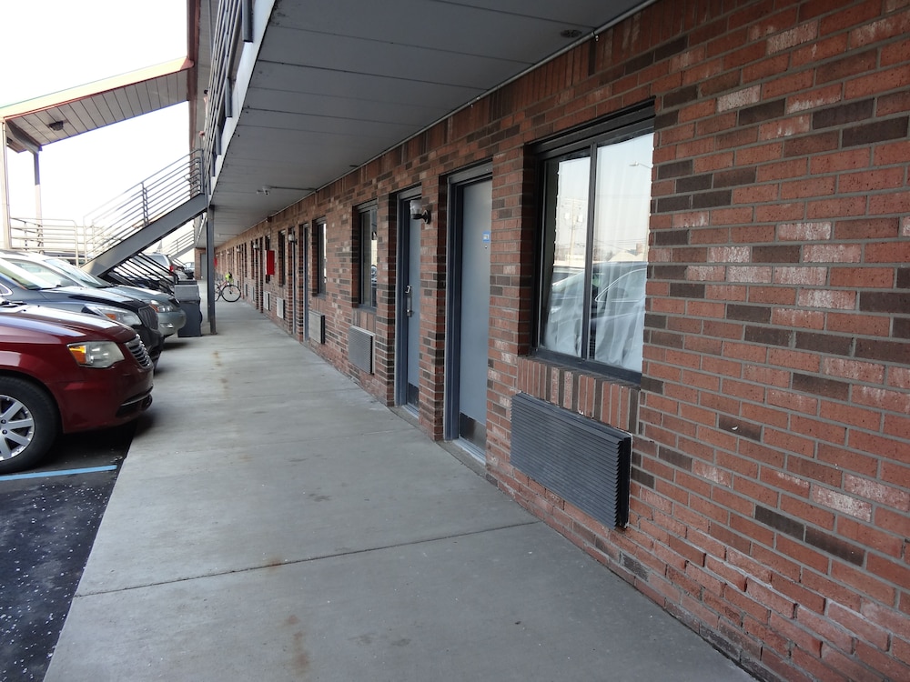 Red Apple Inn - photo 15
