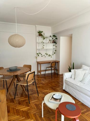 Dpto en excelente ubicación muy luminoso y cómodo a media cuadra del subte — 4-Star Luxury Hotel in Buenos Aires, Argentina