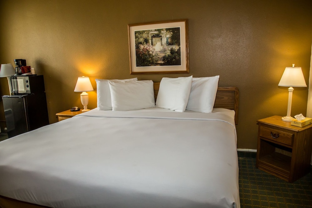 Baymont by Wyndham Fargo - photo 12