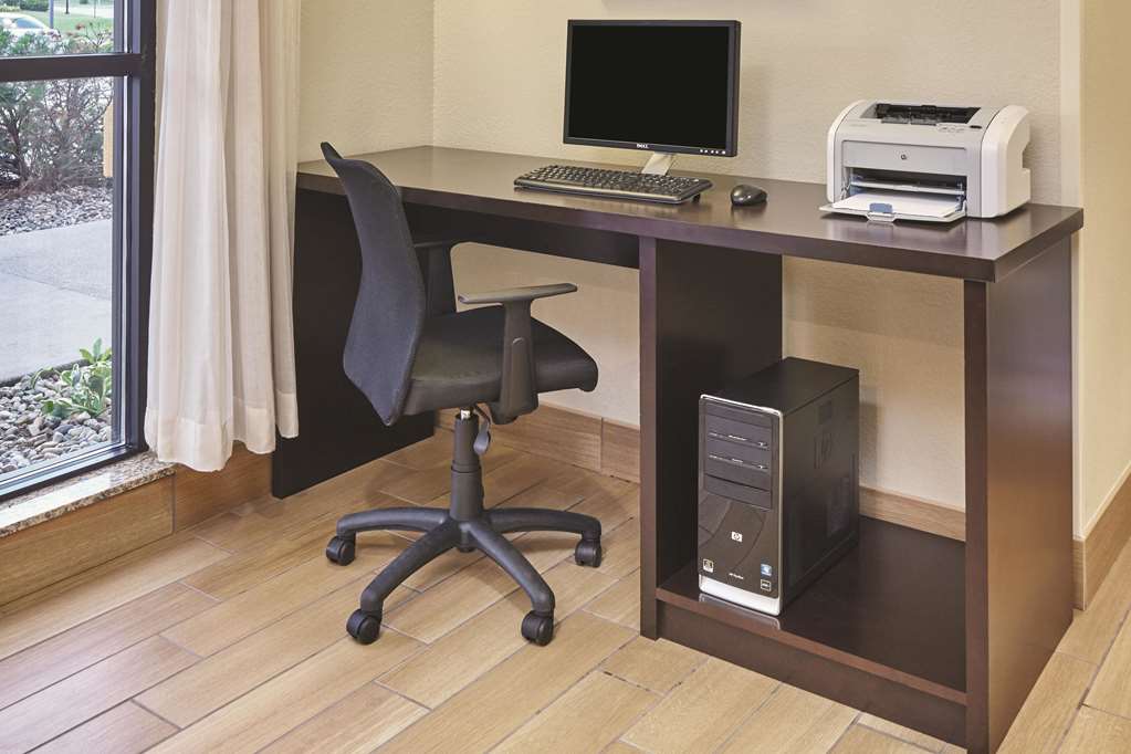 La Quinta Inn & Suites by Wyndham South Bend - photo 44