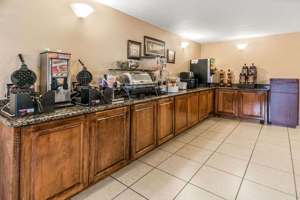 Super 8 by Wyndham Beaumont I 10 South College St - photo 26