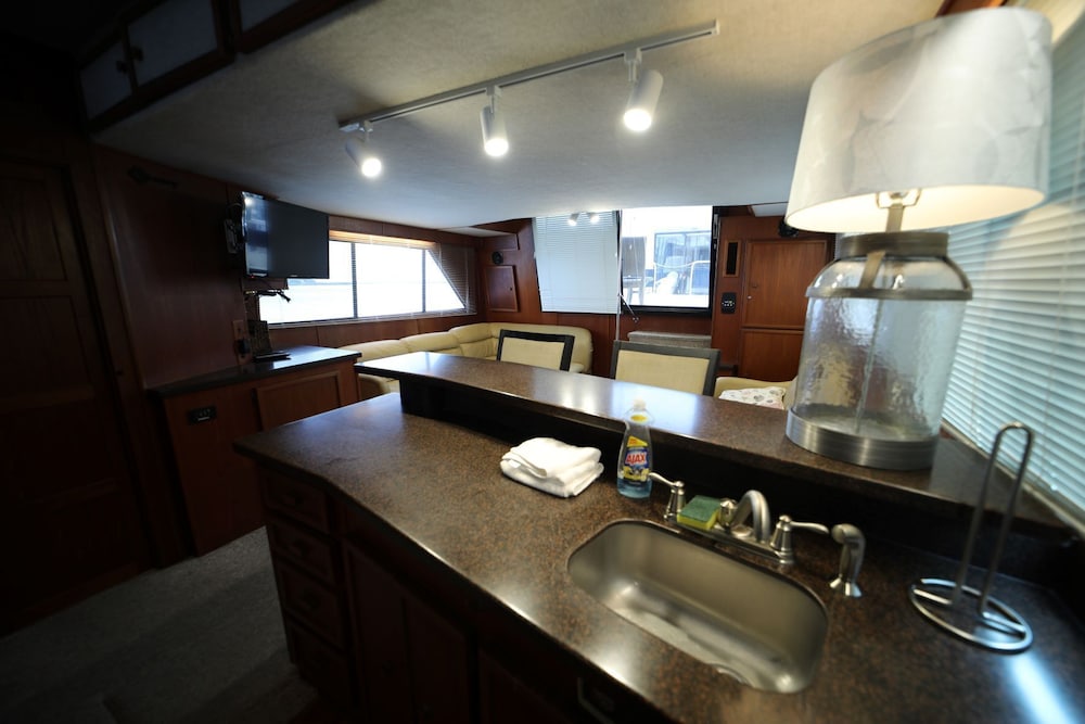 Bud N' Mary's Fishing Marina - photo 10