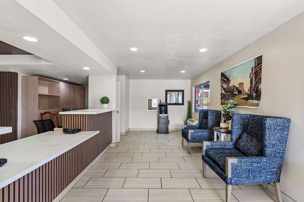 Econo Lodge Stockton near I 5 Fairgrounds - photo 4