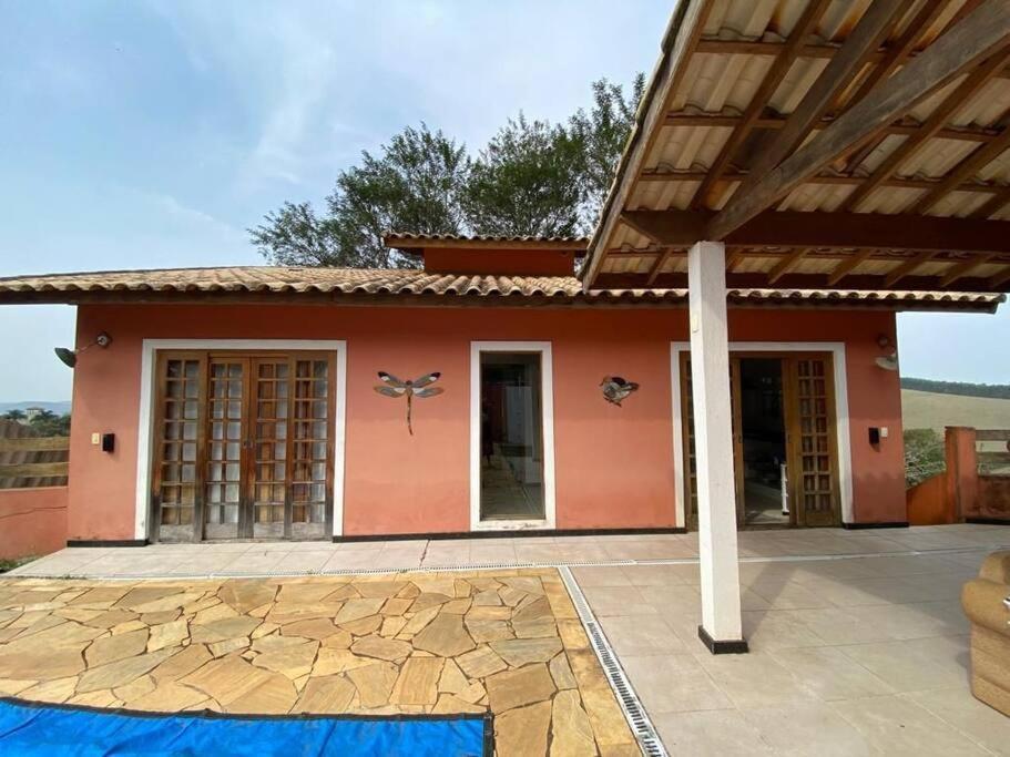 Chácara Em Igarata Com Piscina Dentro De Condomín - carbon neutral hotel in Unknown City