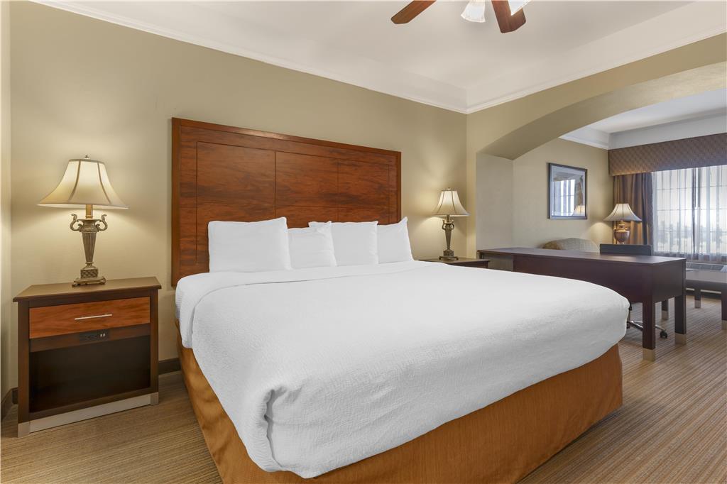 Best Western Plus Monica Royale Inn & Suites - photo 6