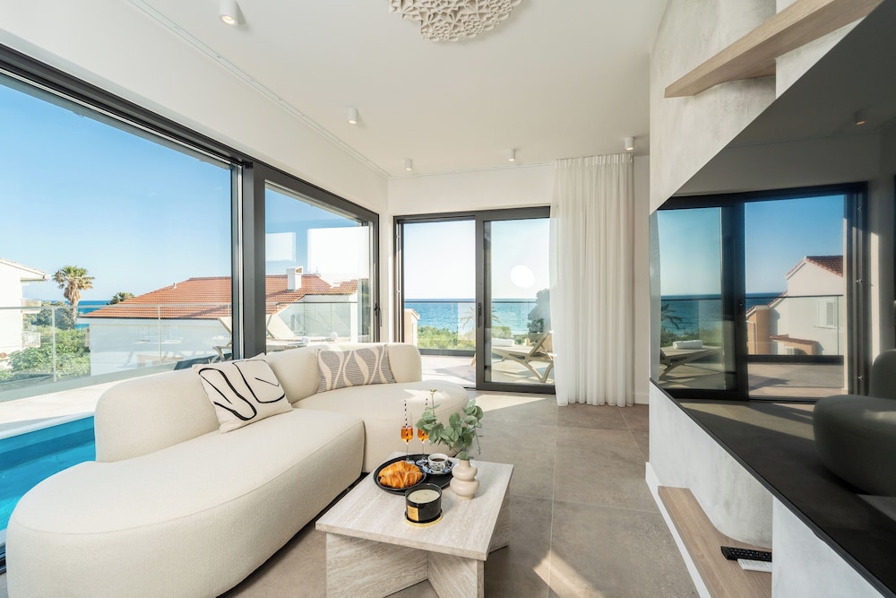 Villa Dantela with Private Pools — 4-Star Luxury Hotel in Novalja, Croatia