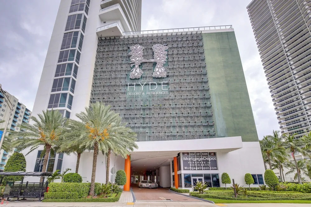 Walk to Hollywood Beach Upscale 16th Floor Condo — 4-Star Luxury Hotel in Hollywood, United States