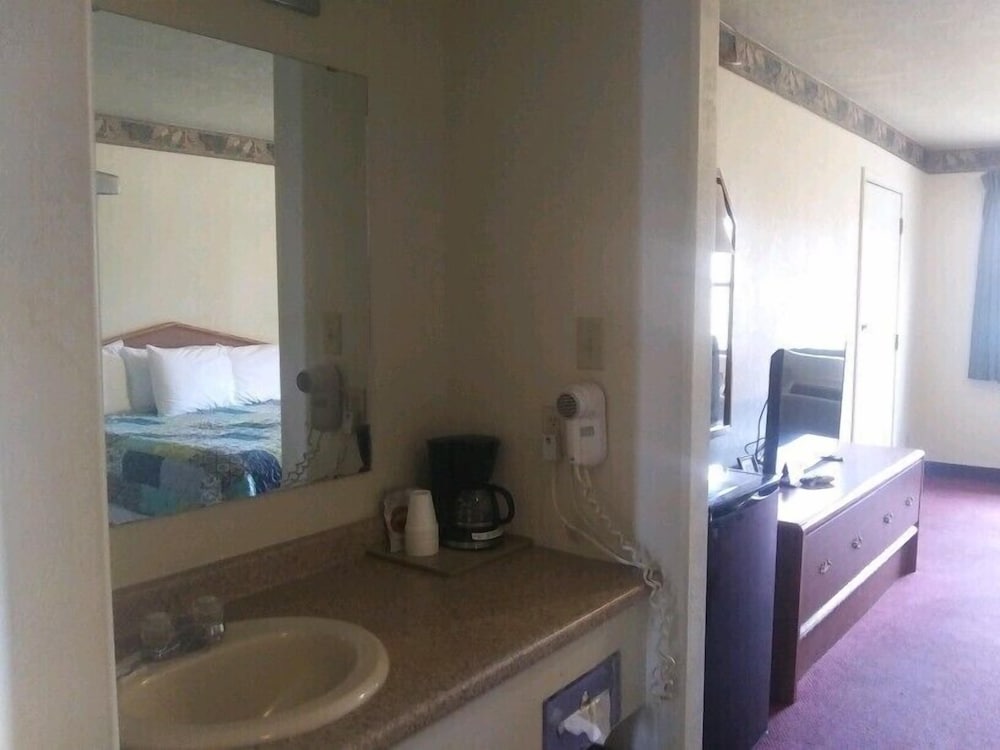 Whispering Creek Lodging & RV Resort - photo 35