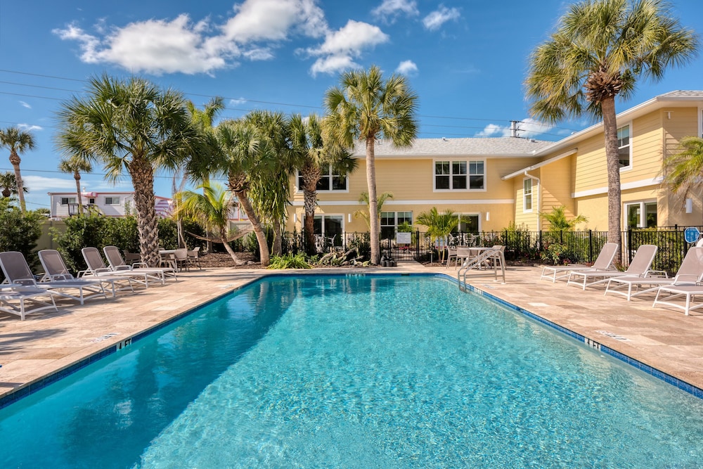 Escape Coastal Resort on Casey Key - carbon neutral hotel in Nokomis