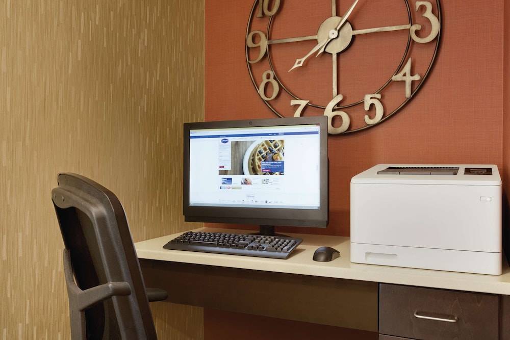 Hampton Inn St. Albans - photo 19