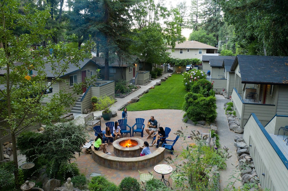 Cottages on River Road — hotel in Guerneville