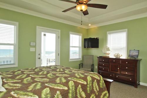 This Is It by Oak Island Accommodations - photo 44