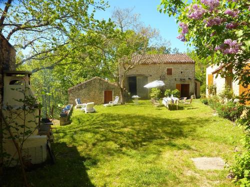 Jolie Longere En Pleine Nature — Prayssac