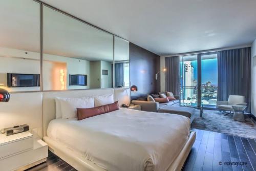 Gorgeous Strip View Studio at Palms Place 17