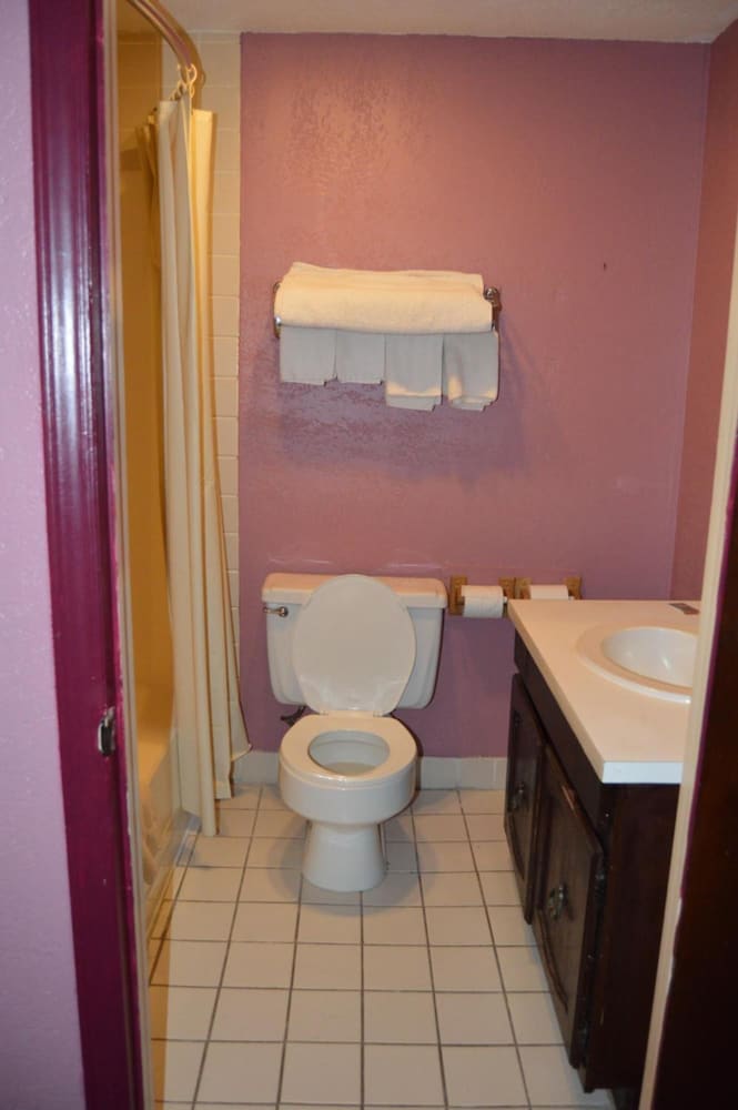 Budget Inn of Claypool Hill - photo 25