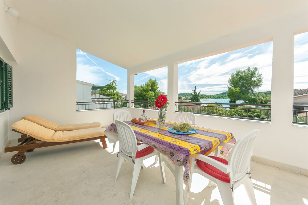 Srki 50m From the sea A2 kat in Rogoznica, Croatia