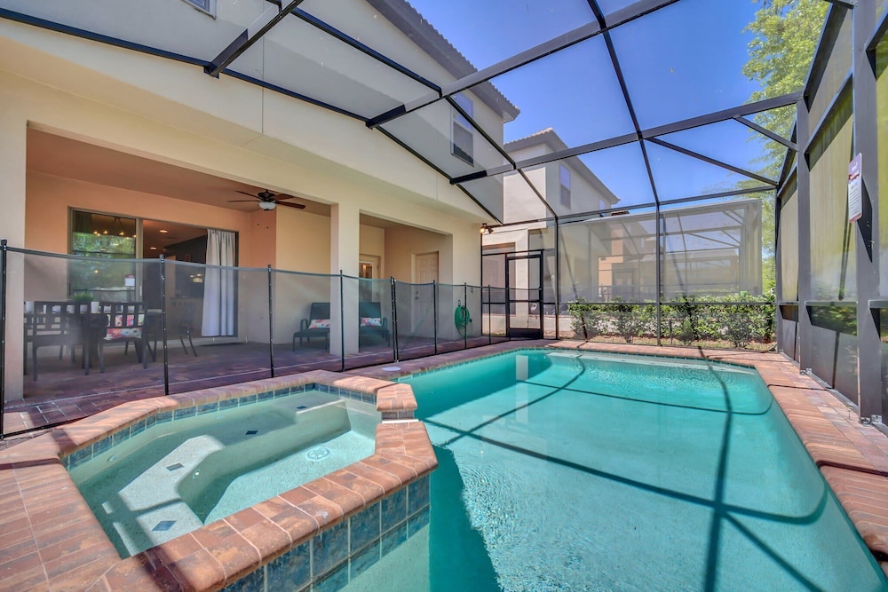 Modern and Colorful Home Spiderman Princess and Mickey Themed Rooms and Perfect Movie Game Room 7ws881 — 4-Star Luxury Hotel in Kissimmee, United States