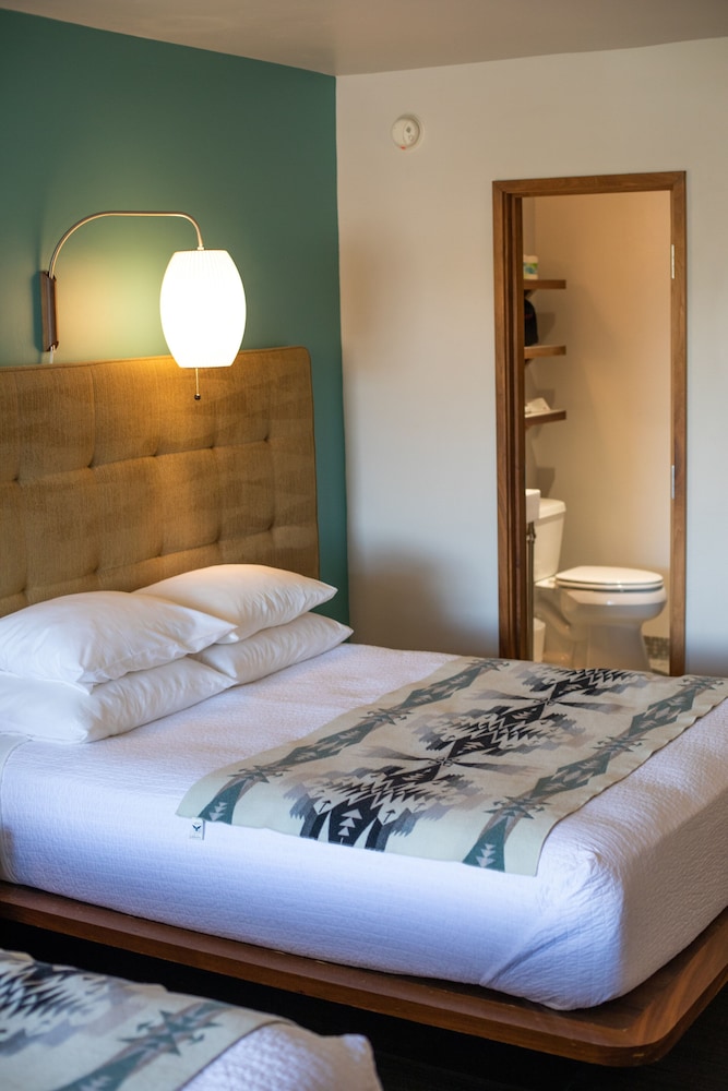 Modern Hotel - photo 13