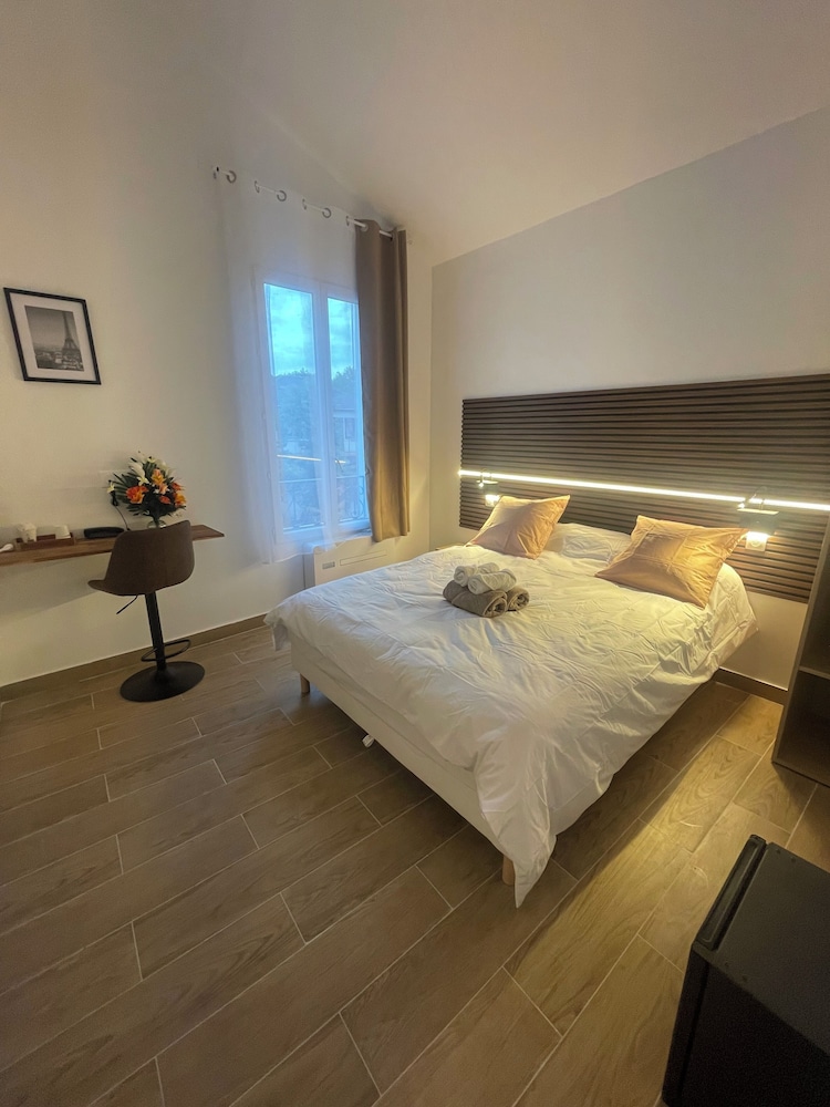 Hotel Du Parc Canal — Saint Denis